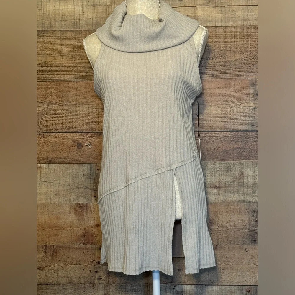 🌻 ASTR The Label Ribbed Cowl Neck Sleeveless Tunic Sweater Women's sz Large Slit